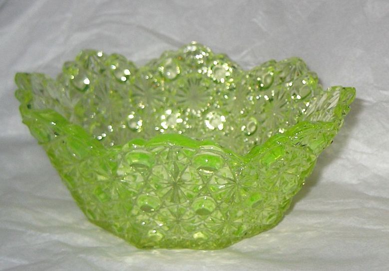 Daisy & Button Scalloped Edge Berry Bowls Daisy & Button Scalloped Edge Berry Bowls