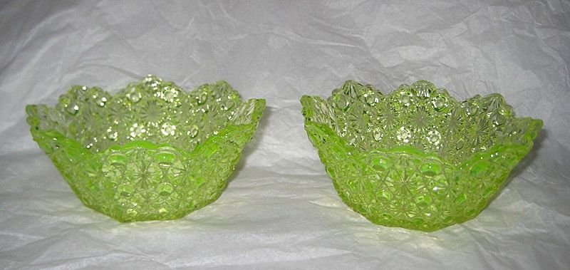 Daisy & Button Scalloped Edge Berry Bowls Daisy & Button Scalloped Edge Berry Bowls