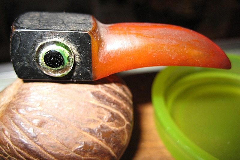 Vaseline Glass, Bakelite, Nut, Bird Ashtray Vaseline Glass, Bakelite, Nut, Bird Ashtray