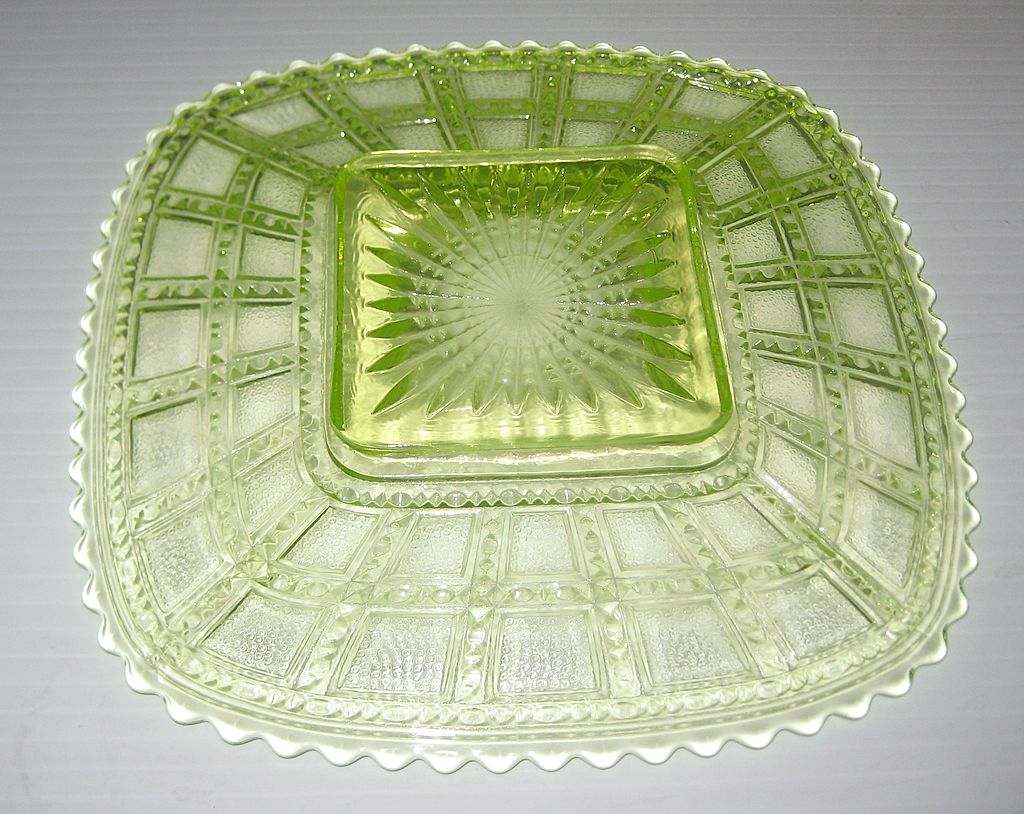 Beaded Block Canary 7-3/4" Square Plates Vaseline Beaded Block Canary 7-3/4" Square Plates Vaseline