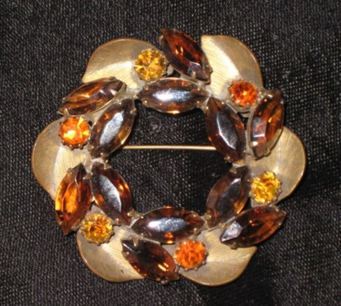 Weiss amber rhinestone wreath pin Weiss amber rhinestone wreath pin