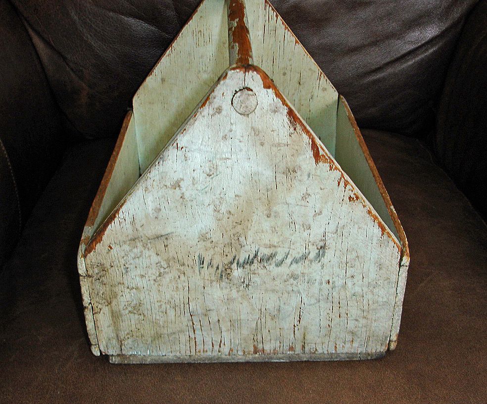 ANTIQUE PAINTED PRIMITIVE WOOD TOOL BOX CARRIER TRAY TOTE OR TRUG
