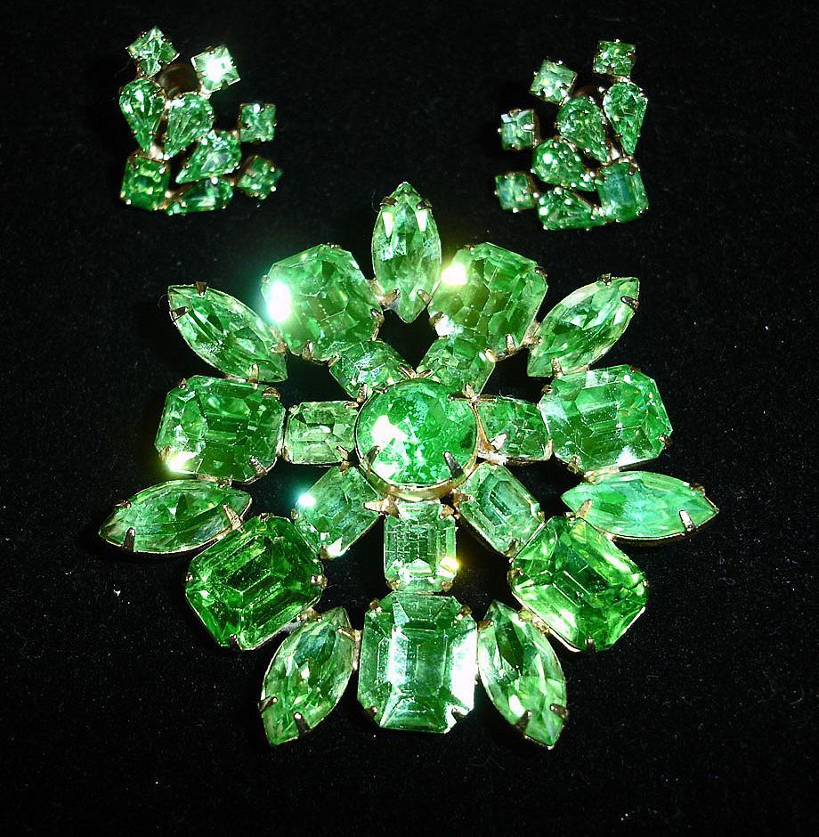 Vintage Rhinestone Brooch and Earrings Demi Parure - Vintage Green Rhinestone Jewelry Sets Vintage Rhinestone Brooch and Earrings Demi Parure - Vintage Green Rhinestone Jewelry Sets