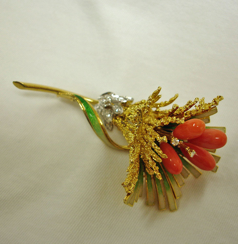 Vintage 18 K Gold, Coral, Enamel and Diamond Flower Brooch - Italy Vintage 18 K Gold, Coral, Enamel and Diamond Flower Brooch - Italy