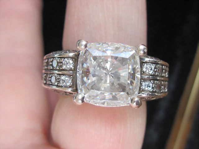 Lovely Older Designer "Victoria Wieck", Engagement Ring Lovely Older Designer "Victoria Wieck", Engagement Ring