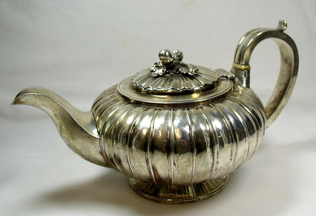 Rare Antique Sterling Silver Teapot w/ Acorn Finial – London, Circa 1824 Rare Antique Sterling Silver Teapot w/ Acorn Finial – London, Circa 1824