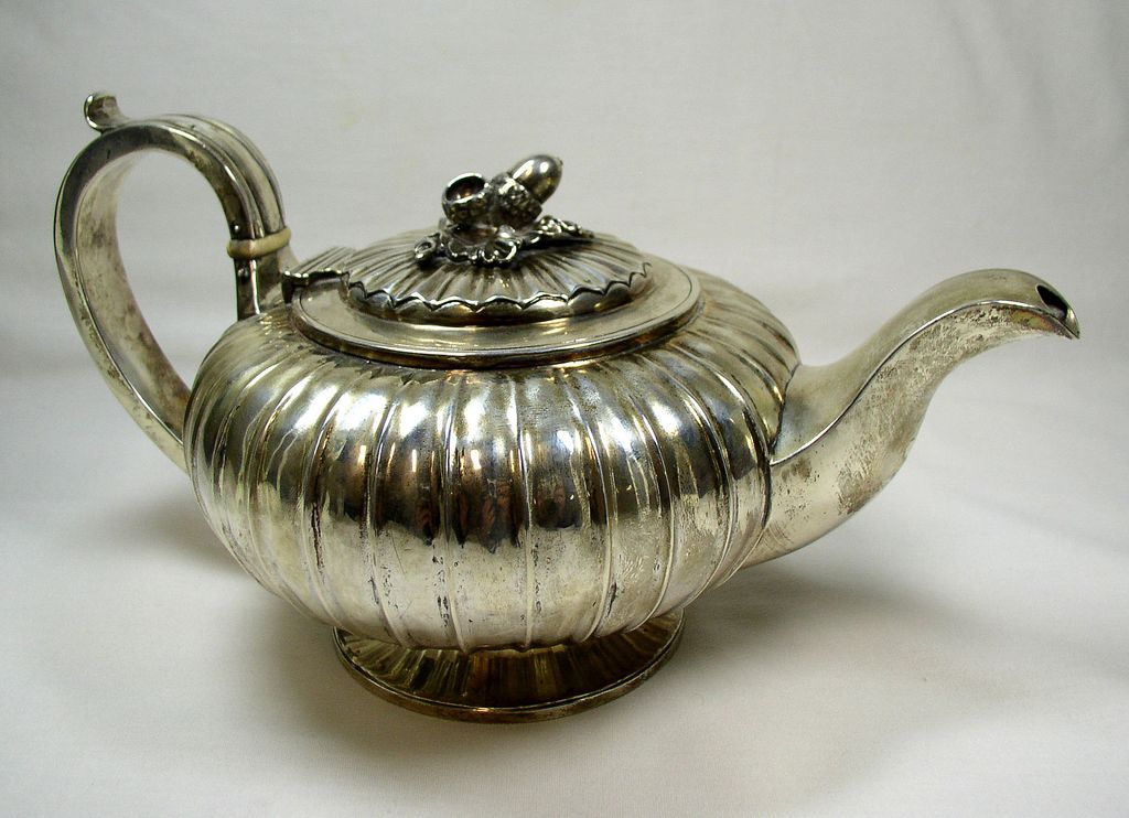 Rare Antique Sterling Silver Teapot w/ Acorn Finial – London, Circa 1824 Rare Antique Sterling Silver Teapot w/ Acorn Finial – London, Circa 1824