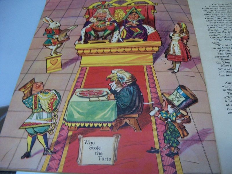 Childrens Book "Standups Adventure of Alice in Wonderland" Childrens Book "Standups Adventure of Alice in Wonderland"