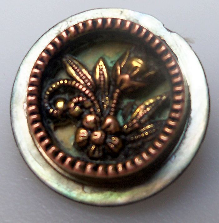 Button Small Mother of Pearl and Brass Floral Button Small Mother of Pearl and Brass Floral