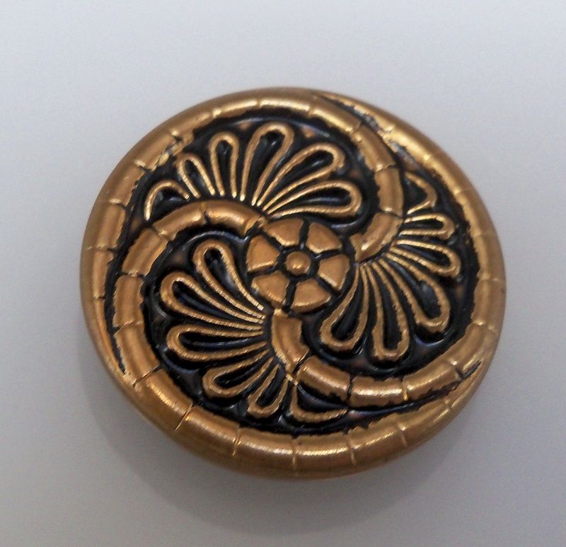 Button Brass coated two piece abstract floral design Button Brass coated two piece abstract floral design