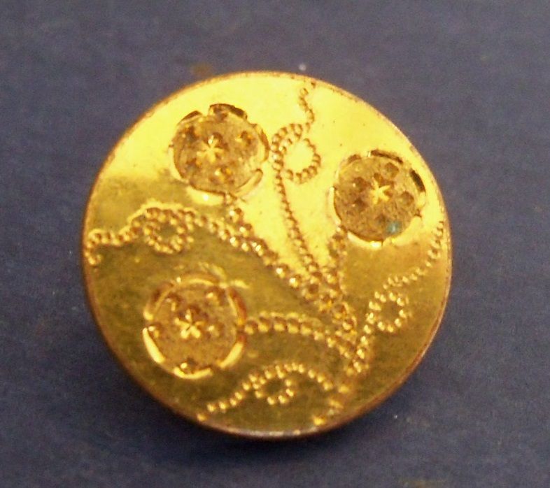 Button gilt with floral spray Button gilt with floral spray