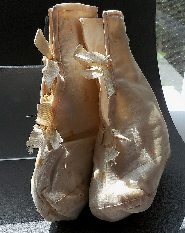 So Cute Pink Silk Baby Booties So Cute Pink Silk Baby Booties