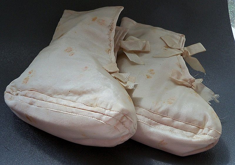 So Cute Pink Silk Baby Booties So Cute Pink Silk Baby Booties