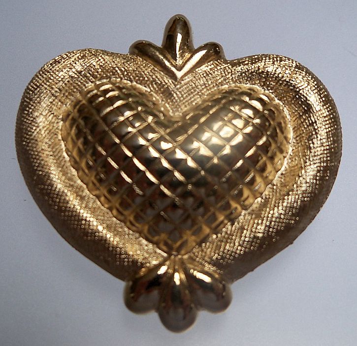 Figural Two Tone Gold Metal Heart Brooch Figural Two Tone Gold Metal Heart Brooch