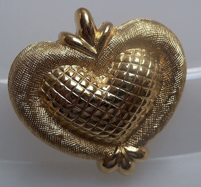 Figural Two Tone Gold Metal Heart Brooch Figural Two Tone Gold Metal Heart Brooch