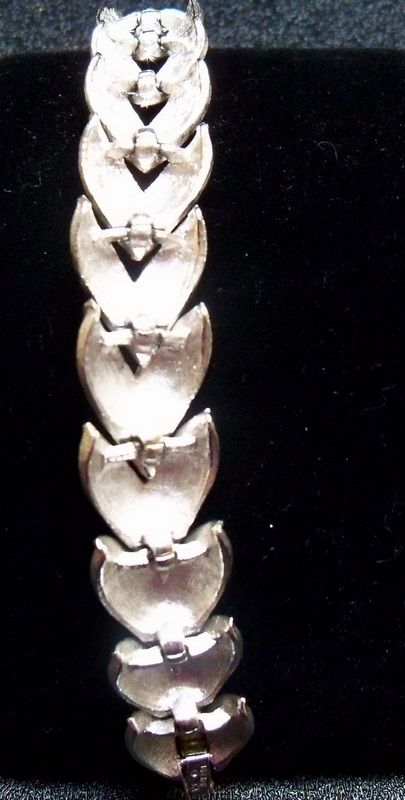 Crown Trifari Silver Metal Leaf Design Bracelet Crown Trifari Silver Metal Leaf Design Bracelet