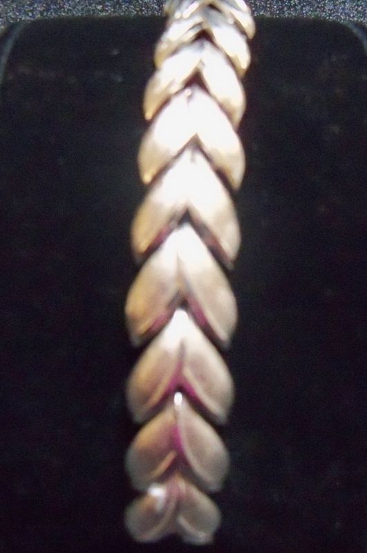 Crown Trifari Silver Metal Leaf Design Bracelet Crown Trifari Silver Metal Leaf Design Bracelet