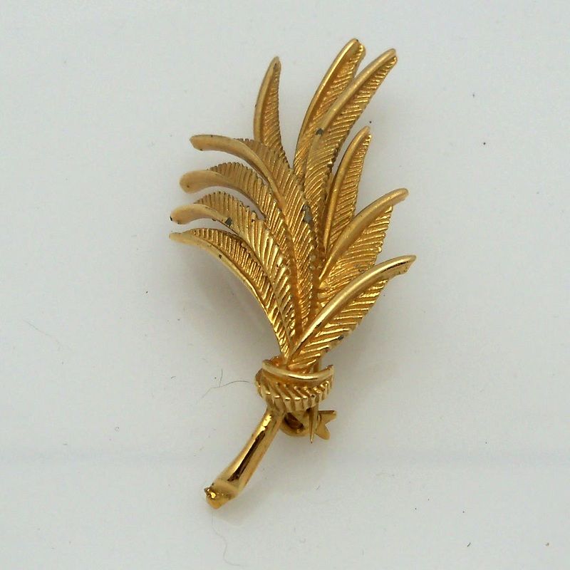 Sphinx marked gold metal fern brooch Sphinx marked gold metal fern brooch