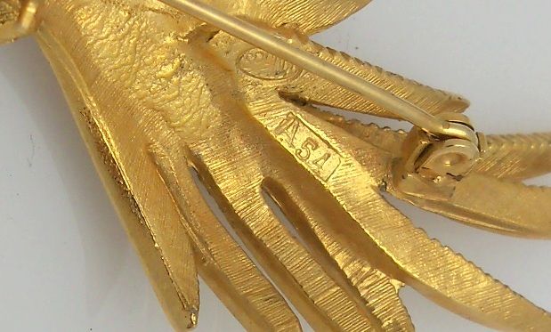 Sphinx marked gold metal fern brooch Sphinx marked gold metal fern brooch