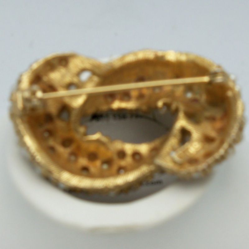 Imitation Pearl Swirled Brooch Imitation Pearl Swirled Brooch