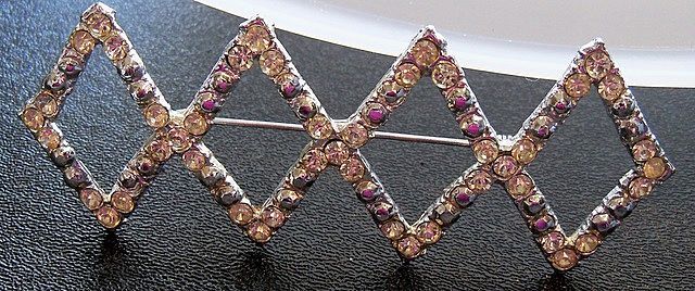 Diamond Shaped Rhinestone Brooch Diamond Shaped Rhinestone Brooch