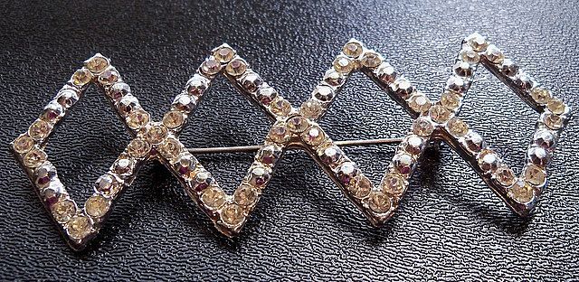 Diamond Shaped Rhinestone Brooch Diamond Shaped Rhinestone Brooch