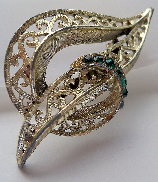 Openwork Leaf Brooch Highlighted Tiny Green Stones Openwork Leaf Brooch Highlighted Tiny Green Stones