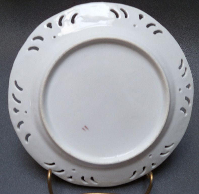 Plate Pair Featuring Children as Theme Plate Pair Featuring Children as Theme