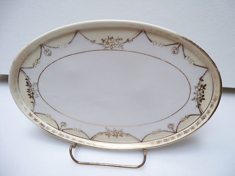 Nippon Oval White Vanity Tray Nippon Oval White Vanity Tray