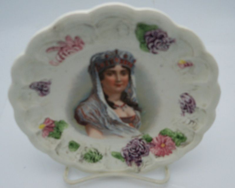 Scalloped plate with Josephine Bonaparte in center Scalloped plate with Josephine Bonaparte in center