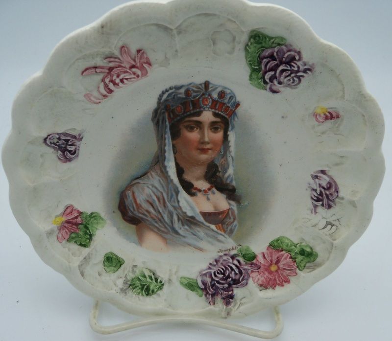 Scalloped plate with Josephine Bonaparte in center Scalloped plate with Josephine Bonaparte in center