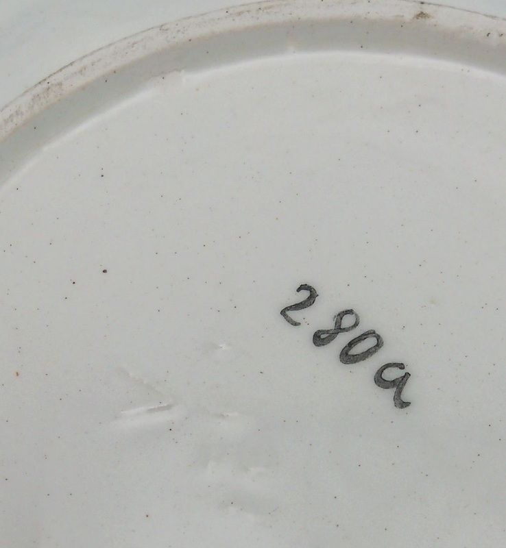 Scalloped plate with Josephine Bonaparte in center Scalloped plate with Josephine Bonaparte in center