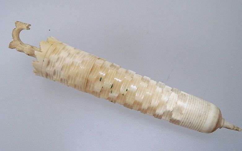 Oriental Bone Interwoven Design Sewing Needle case Oriental Bone Interwoven Design Sewing Needle case