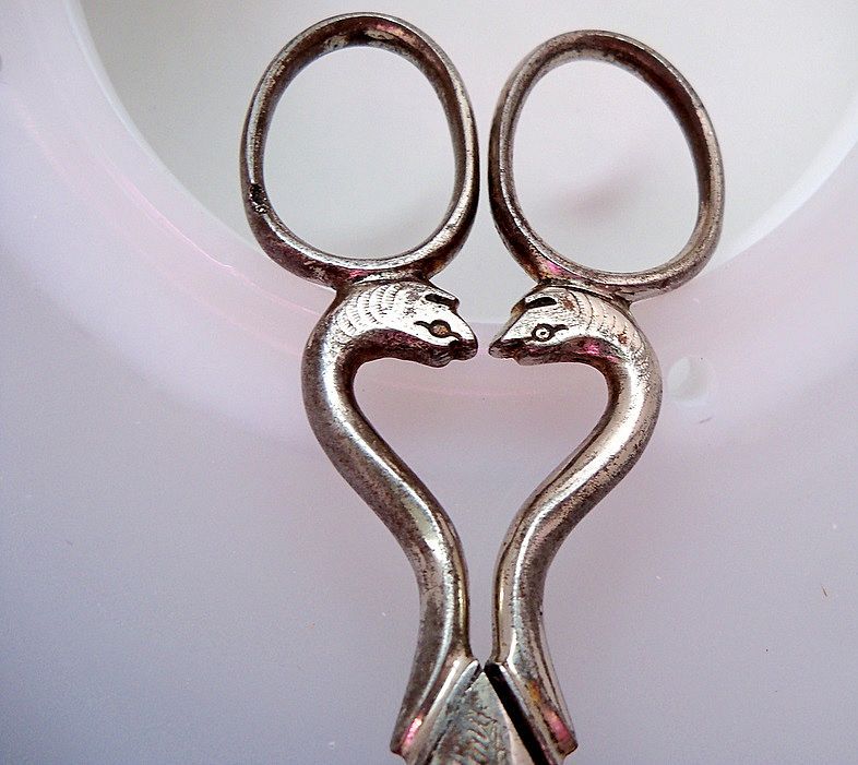 Figural Cobra Shank Scissors with Unusual Bow Placement Figural Cobra Shank Scissors with Unusual Bow Placement
