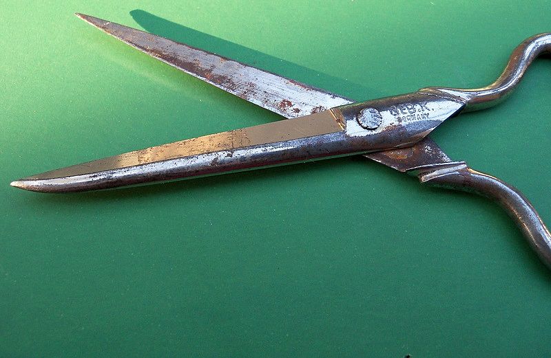 Figural Cobra Shank Scissors with Unusual Bow Placement Figural Cobra Shank Scissors with Unusual Bow Placement