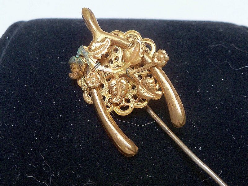 Miriam Haskell Wishbone Stickpin Miriam Haskell Wishbone Stickpin