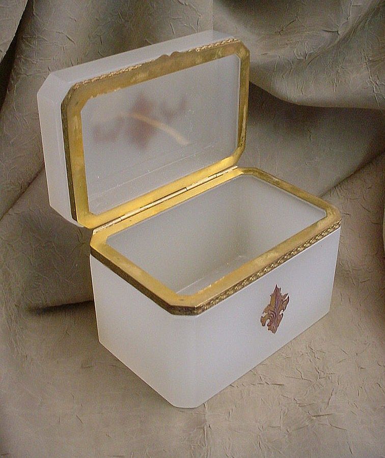 Magnificent Antique White French Opaline Casket Magnificent Antique White French Opaline Casket