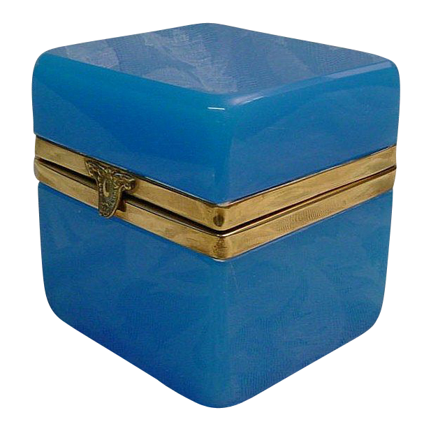 Devine Antique French Opaline Hinged Box Devine Antique French Opaline Hinged Box