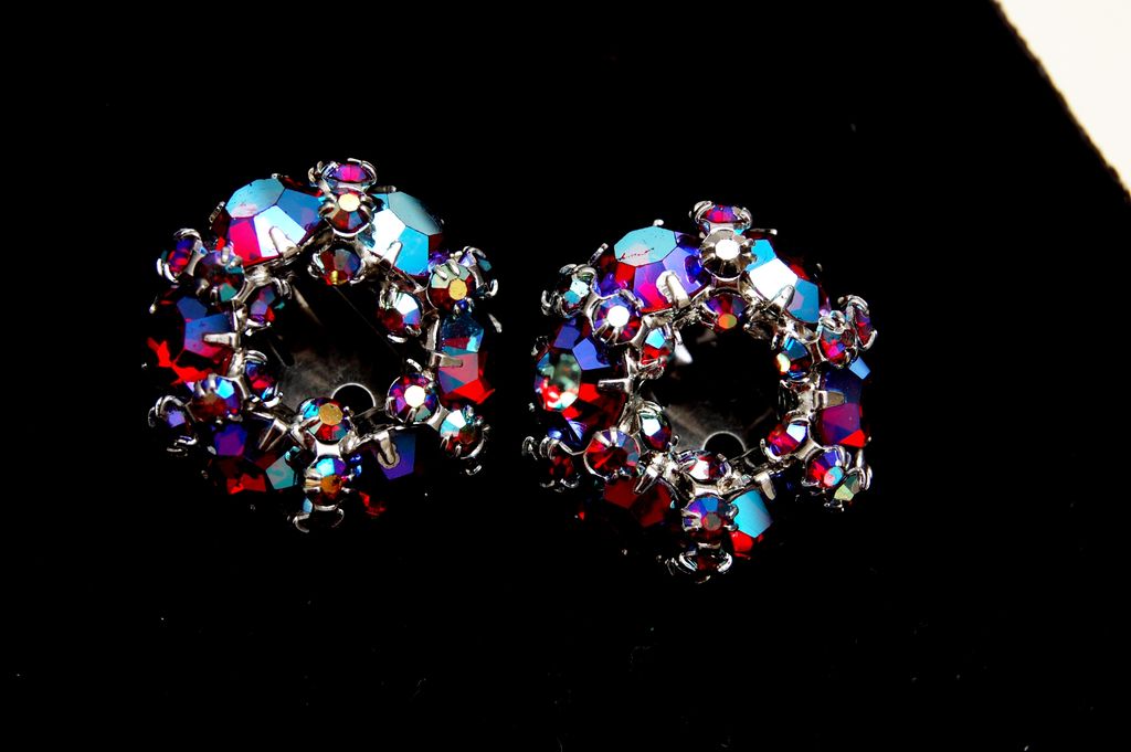Warner AB Red Rhinestone Earrings - Beautiful Condition Warner AB Red Rhinestone Earrings - Beautiful Condition
