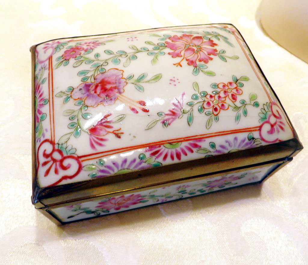 Samson Style Chinese Export Porcelain Box Samson Style Chinese Export Porcelain Box