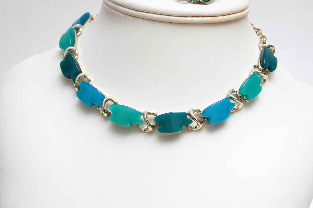 3 Shades of Blue Lucite Thermoset Necklace and Earrings Set 3 Shades of Blue Lucite Thermoset Necklace and Earrings Set