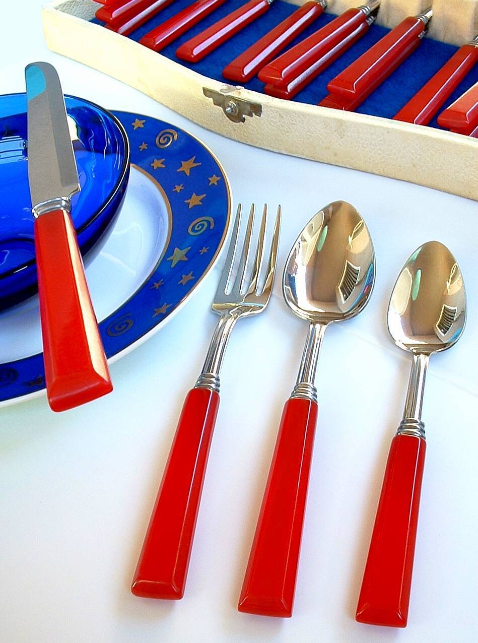 FINEST Vintage BAKELITE Kitchenware Flatware Set In Box 24 Pieces ROYAL BRAND Signed - MINT! FINEST Vintage BAKELITE Kitchenware Flatware Set In Box 24 Pieces ROYAL BRAND Signed - MINT!