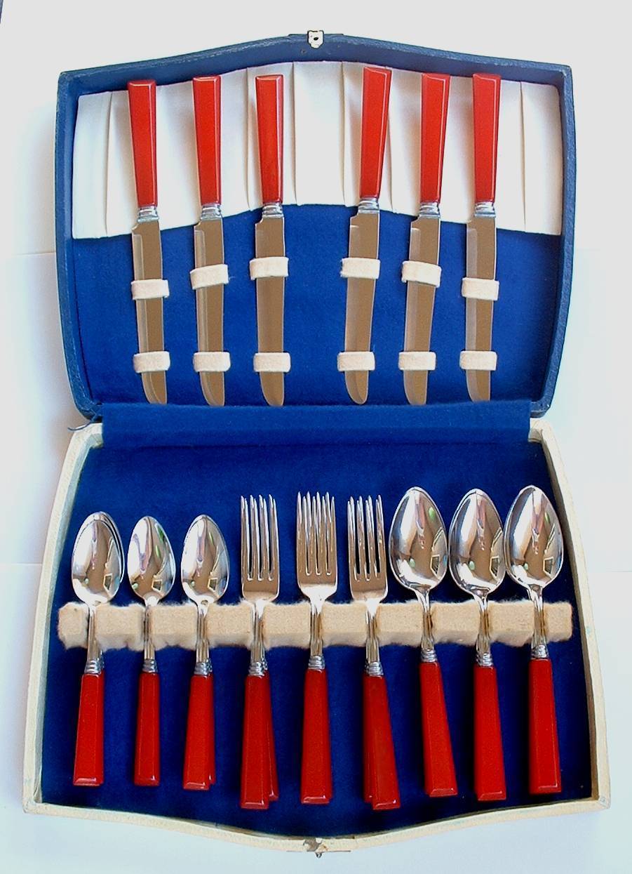 FINEST Vintage BAKELITE Kitchenware Flatware Set In Box 24 Pieces ROYAL BRAND Signed - MINT! FINEST Vintage BAKELITE Kitchenware Flatware Set In Box 24 Pieces ROYAL BRAND Signed - MINT!