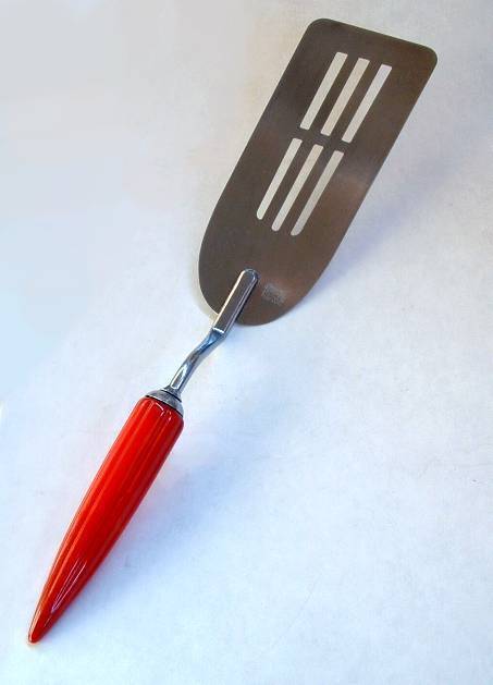 ANDROCK BULLET Vintage Bakelite Kitchenware SPATULA Slotted Extra LONG Utensil, Cherry Red Bakelite c.1940's! ANDROCK BULLET Vintage Bakelite Kitchenware SPATULA Slotted Extra LONG Utensil, Cherry Red Bakelite c.1940's!