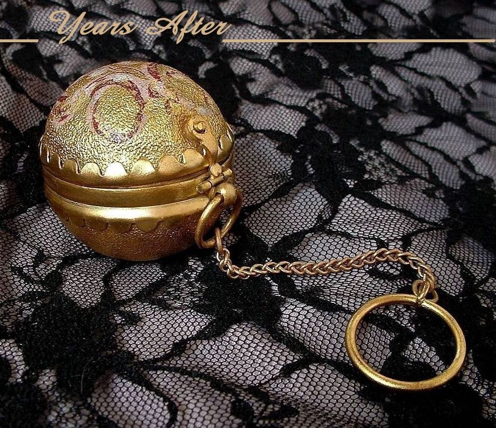 RARE Antique VICTORIAN Chatelaine PURSE Dance Coin Change Case Rose Motif c.1870's! RARE Antique VICTORIAN Chatelaine PURSE Dance Coin Change Case Rose Motif c.1870's!
