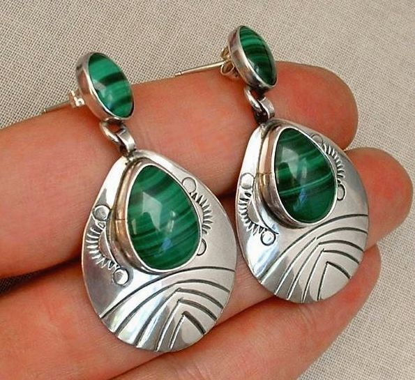 SIGNED BEGAY Vintage NATIVE American Earrings Navajo Sterling Silver Malachite Gemstone Stampwork c.1970's! SIGNED BEGAY Vintage NATIVE American Earrings Navajo Sterling Silver Malachite Gemstone Stampwork c.1970's!