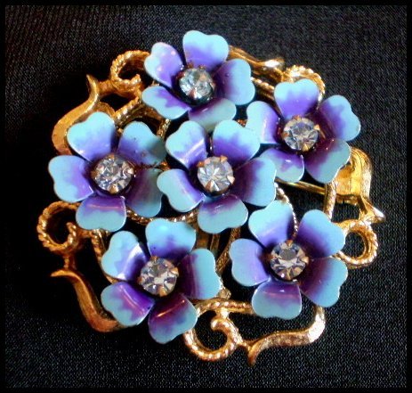 Gold-tone Brooch/Pendant Violets with Rhinestones Gold-tone Brooch/Pendant Violets with Rhinestones