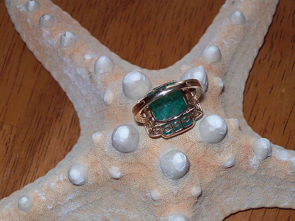 Retro Period Style Emerald and Diamond Ring Retro Period Style Emerald and Diamond Ring