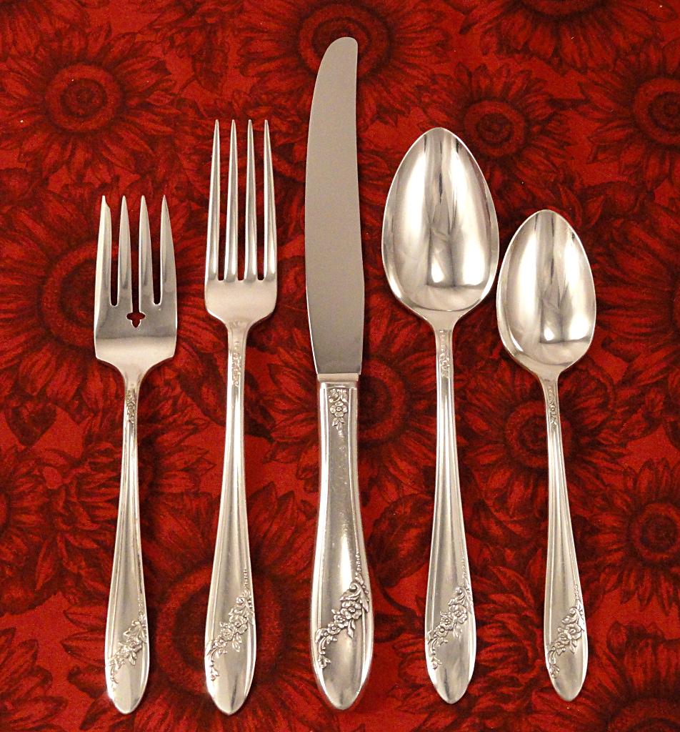 Oneida Tudor Plate QUEEN BESS II Vintage 1946 Silver Plate Flatware ...